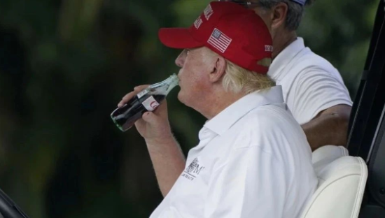 特朗普插手可口可乐配方，网友不干了！