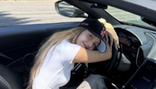 被Lisa不经意翻牌，喜茶迎来泼天富贵！