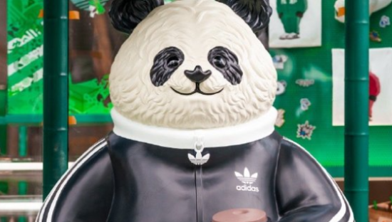 阿迪达斯x中国艺术家邓卓越，推出“三叶草熊猫”系列
