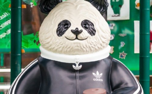 阿迪达斯x中国艺术家邓卓越，推出“三叶草熊猫”系列