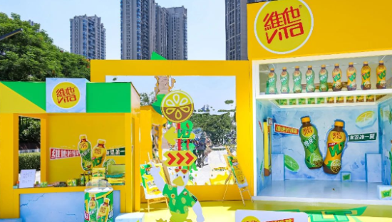 巨型冰柜炸街！维他柠檬茶“冻”得年轻人直呼上头