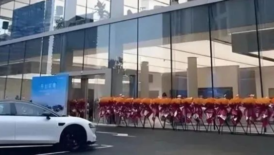 “问界大酒店”火了，车企营销杀疯了！