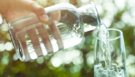 名仁苏打水，竟成“中国第一品牌”年赚30亿