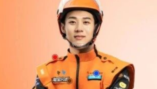 淘宝闪购工服被指抄袭？网友绷不住了！