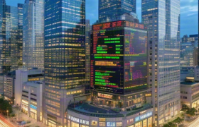 白酒中报“急刹车”，谁能“漂移过弯”？