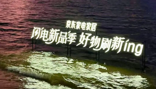 把床丢草地上？把棉被送上天？预定一个年度最野的户外广告！