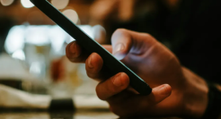 靠流量“赚钱”，小红书太急了？