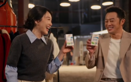 伊利让闫妮和沙溢久违的团圆了