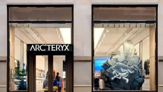 始祖鸟高原“炸山”，中产愤怒了