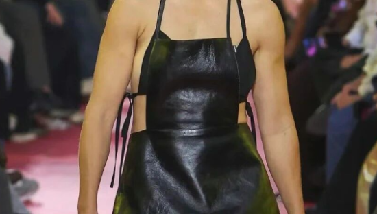 MiuMiu“屠夫风”设计，比巴黎世家还炸裂！