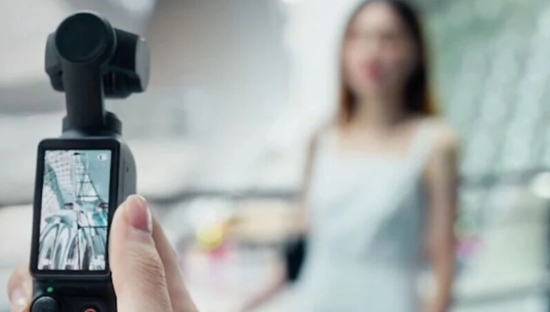 年入800亿的“直男品牌”，“背刺”小红书女孩？