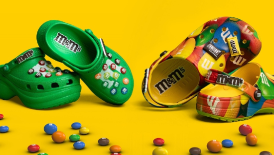 Crocs和M&M 豆出联名鞋了！