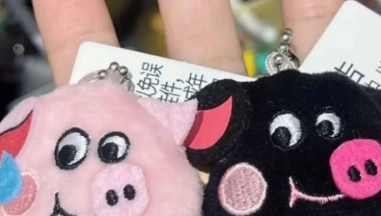 名创优品抽象联名，网友：连猪都不放过！