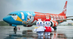 机场上演“制服诱惑”？蜜雪冰城玩大了