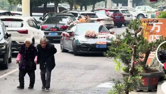 保时捷神回复文案，又火出圈了！